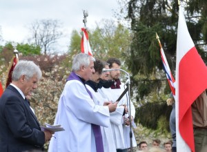 Ks. Krzysztof Tyliszczak, i prowadzący Czesław Maryszczak